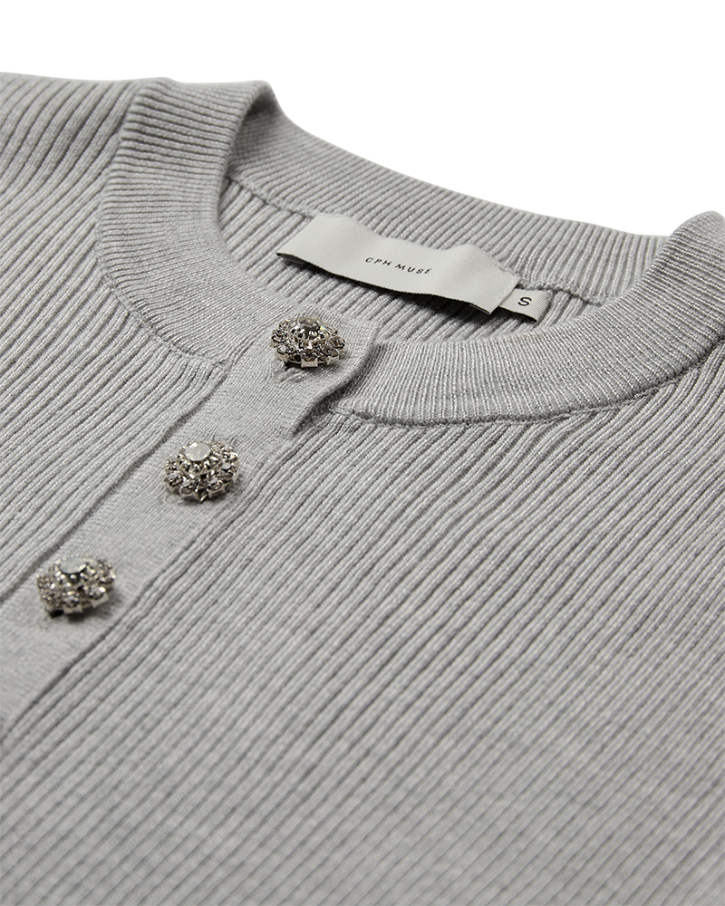 Cmvera - pullover met knoppen in grijs