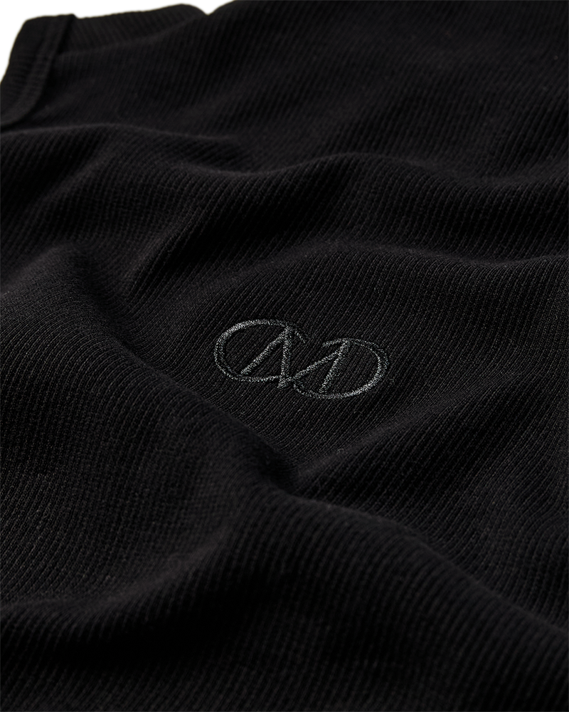 CMSIV - Top met geborduurd logo -detail in het zwart