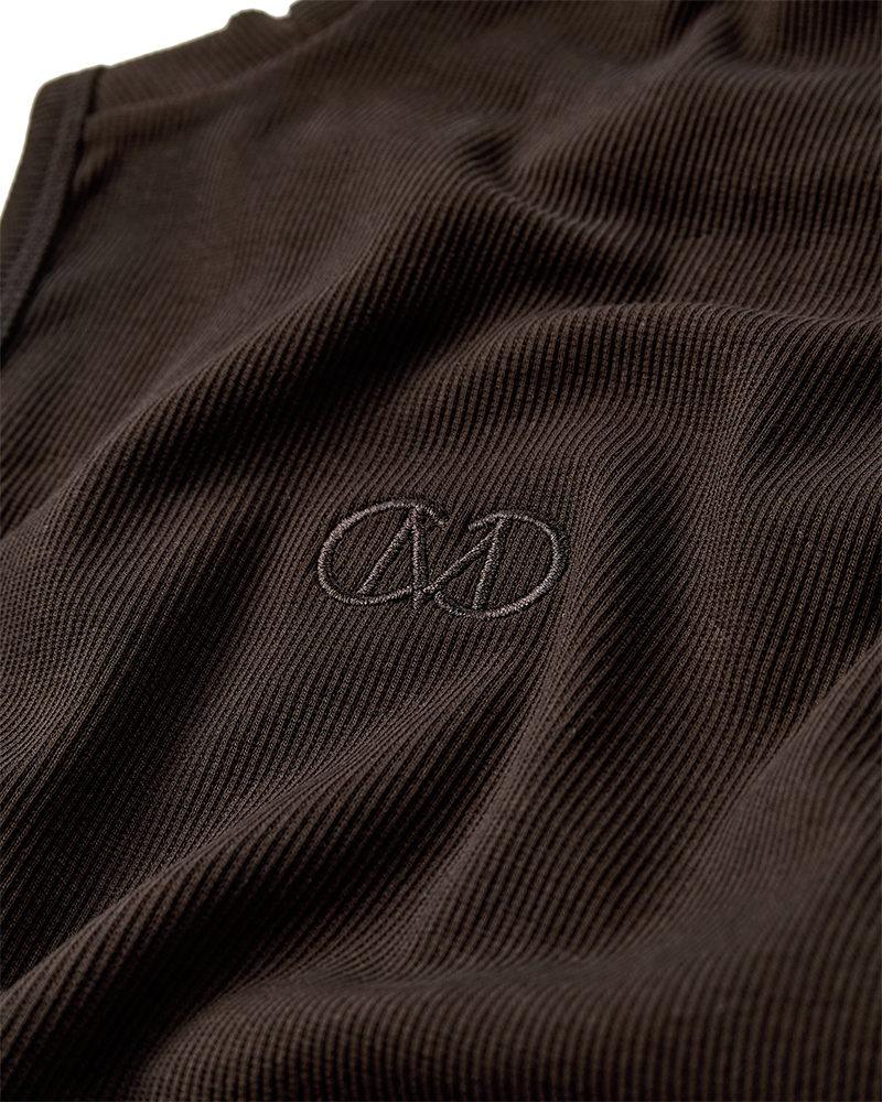 CMSIV - Top met geborduurd logo -detail in bruin