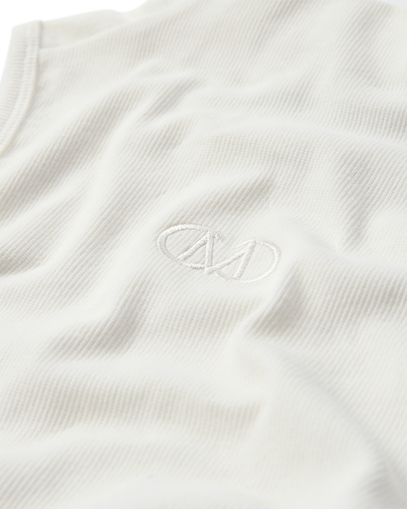 CMSIV - Top met geborduurd logo in gebroken wit