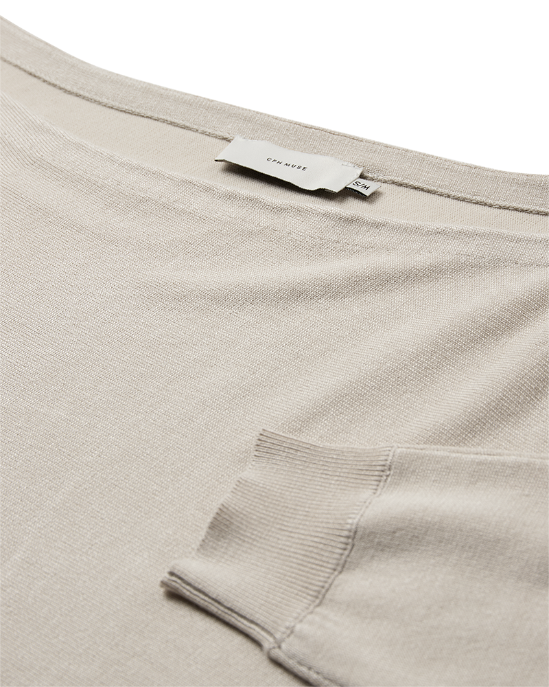 Cmveran - Off -shoulder pullover in beige