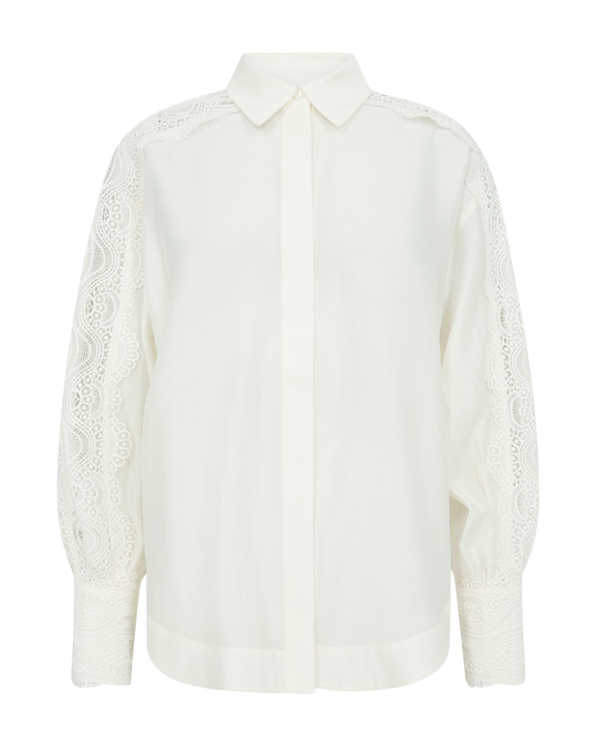 Cmmolly-shirt met snit-en-sew kant in gebroken wit