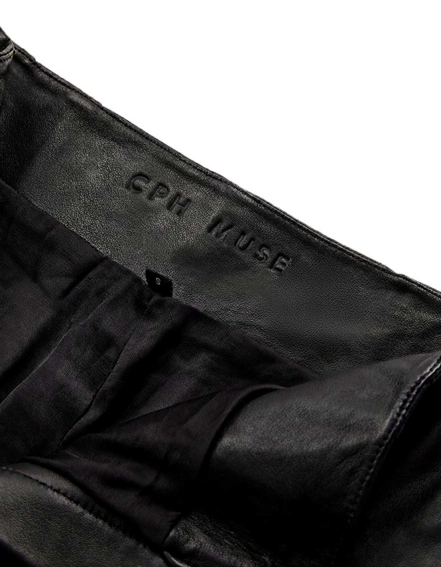 CMROYAL - LEATHER SHORTS IN BLACK