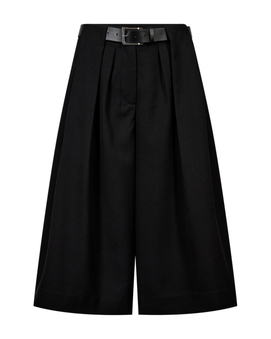 CMTAILOR – SHORTS WITH A BELT IN BLACK